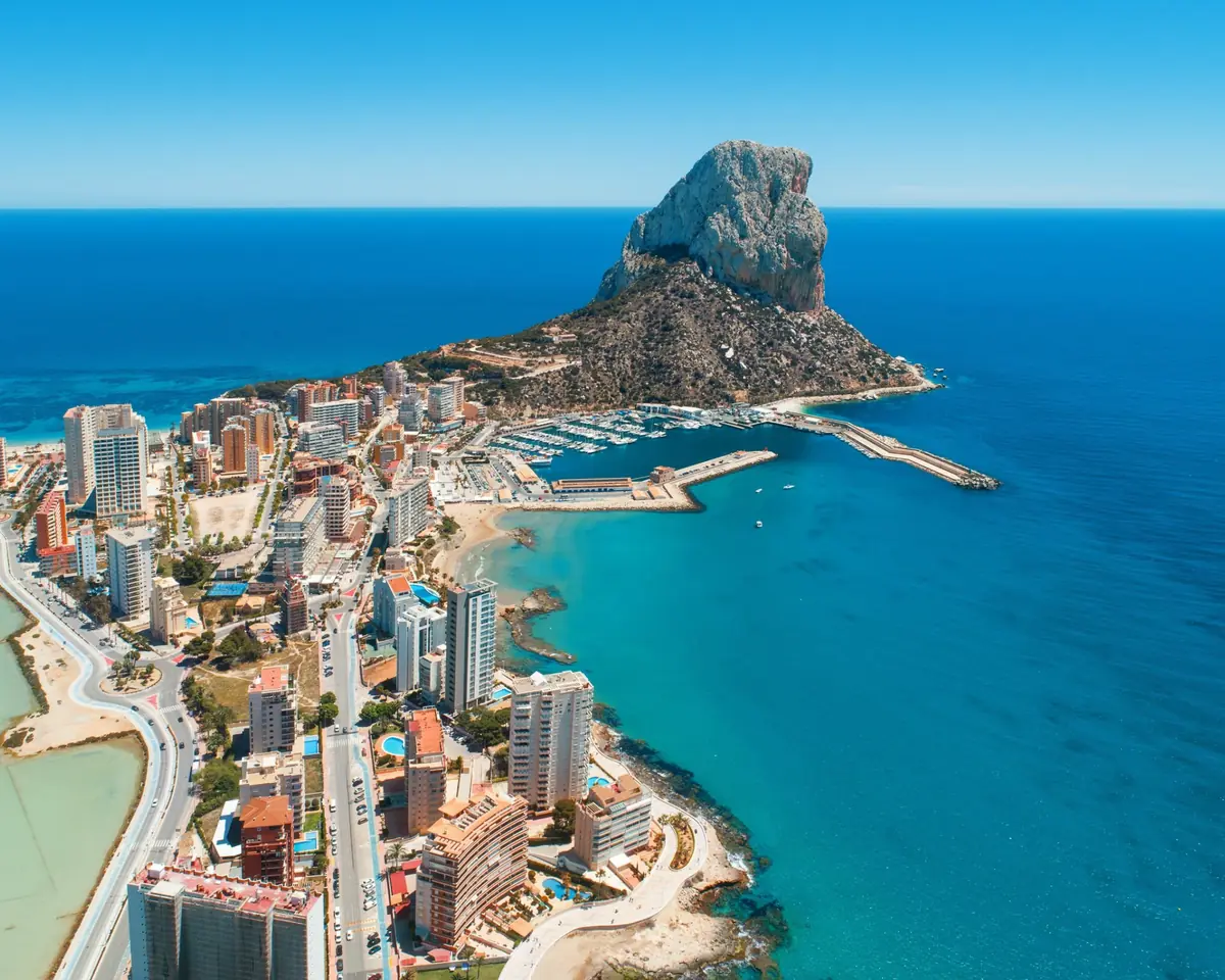Luchtfoto van Calpe met de Peñón de Ifach
